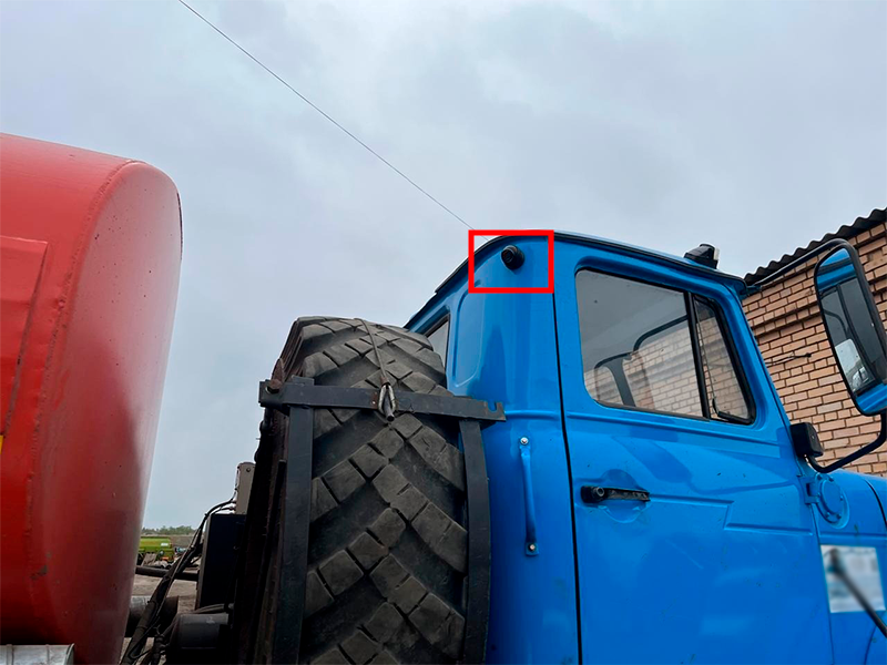 видеокамера NSCAR FD317 ver.06 установлена с боку от кабины и направлена на цистерну