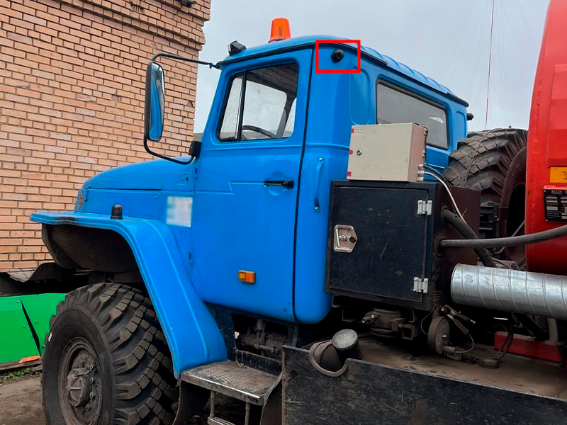 2-я видеокамера NSCAR FD317 ver.06 установлена с боку от кабины и направлена на цистерну