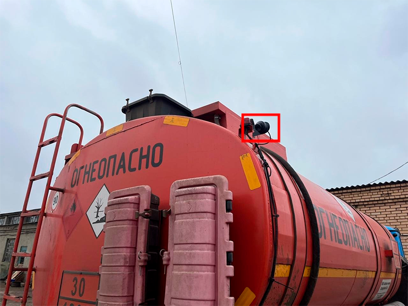 Пятая видеокамера установлена позади транспортного средства