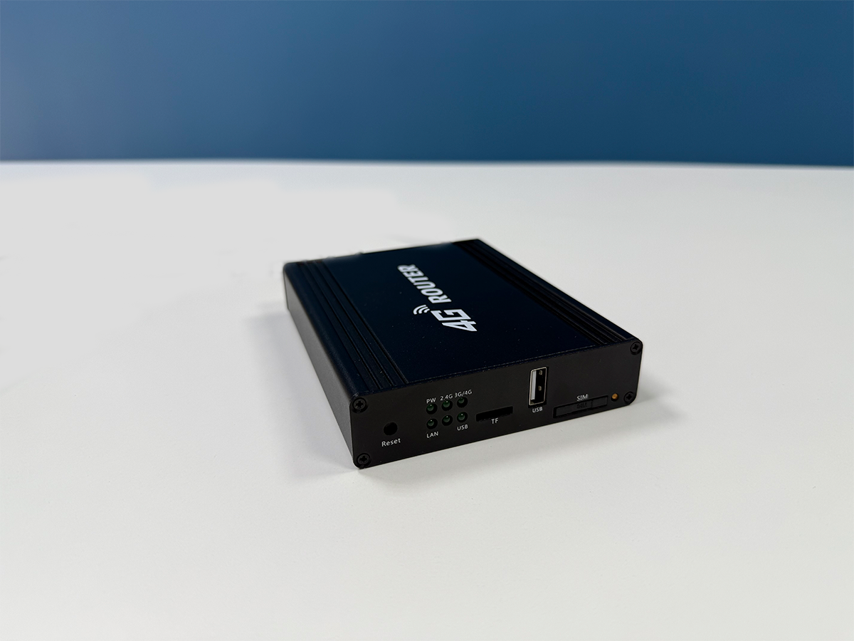 автомобильный Wi-Fi роутер с 4G и GPS NSCAR WE1026
