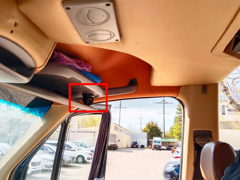 камера наблюдения в кабине Mercedes Sprinter направлена на водителя