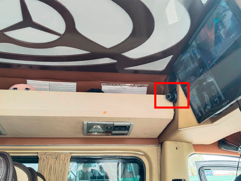 камера наблюдения в салоне Mercedes Sprinter направлена на пассажиров