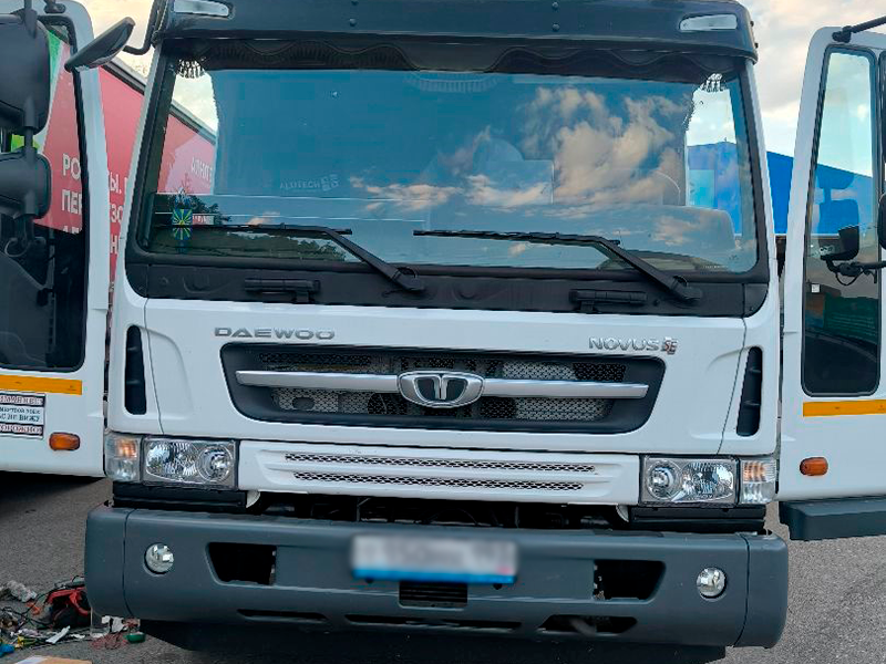 Грузовик Daewoo на установке комплекта видеонаблюдения