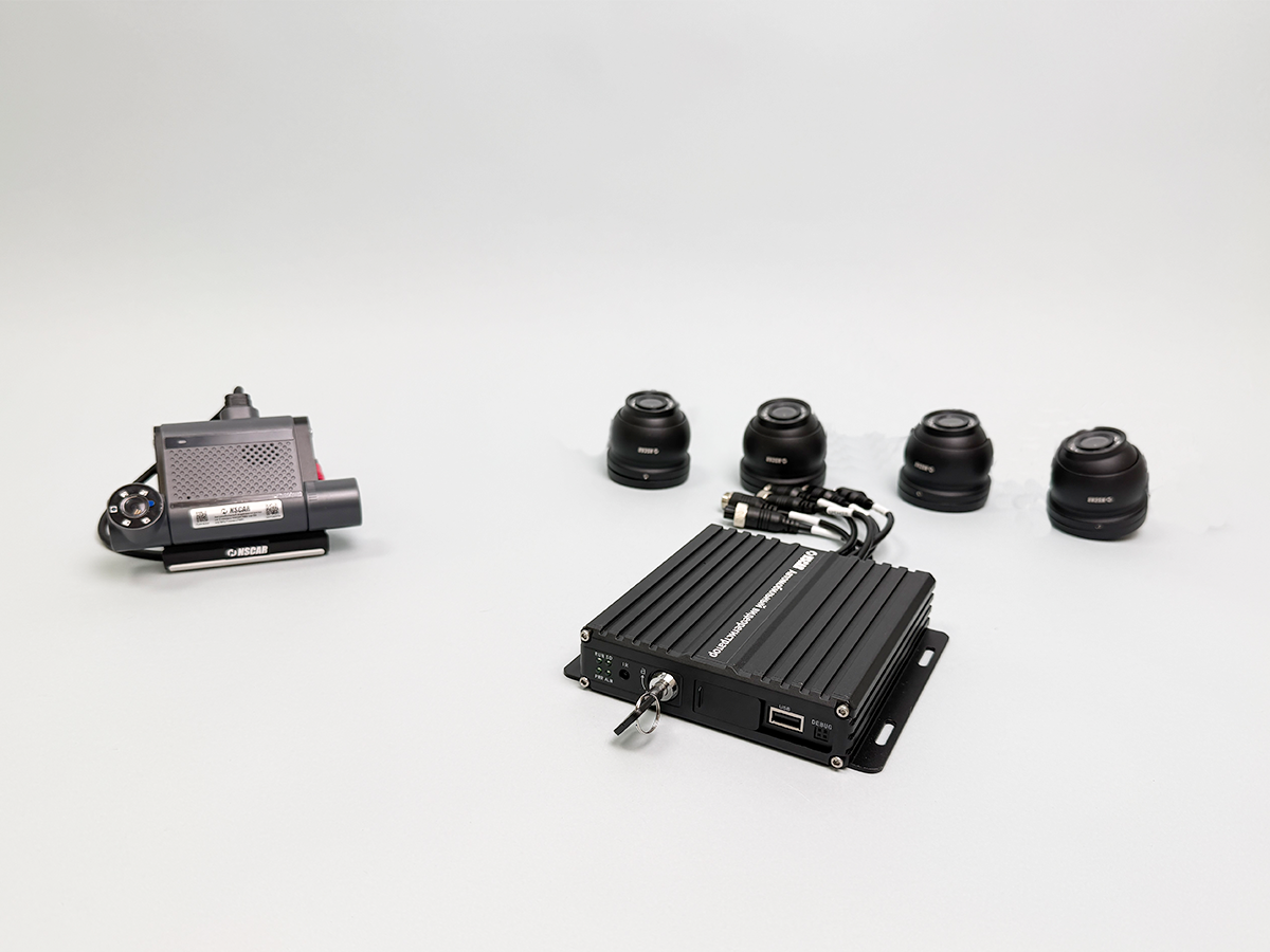 дорогой и дешевый видеорегистратор для транспорта