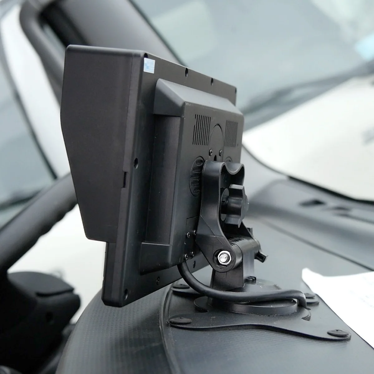 Крепления транспортного монитора на передней панели