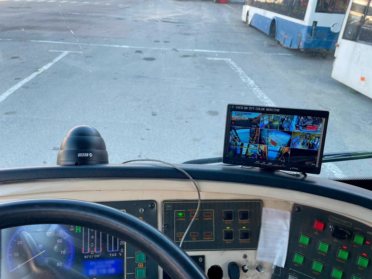 изображение с камер виденаблюдения на транспортном мониторе