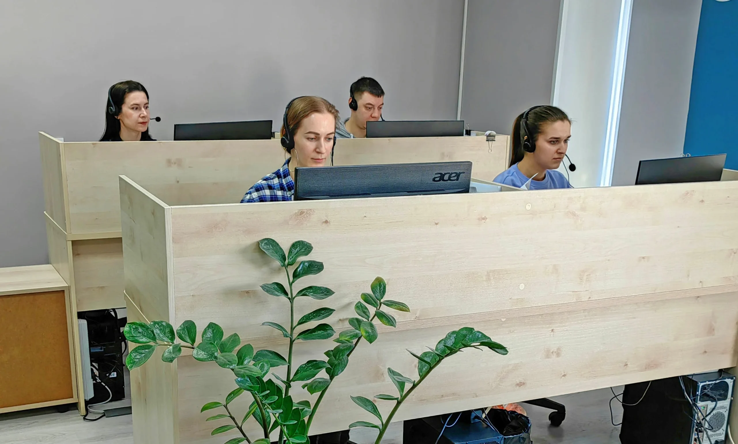 специалисты компании NSCAR