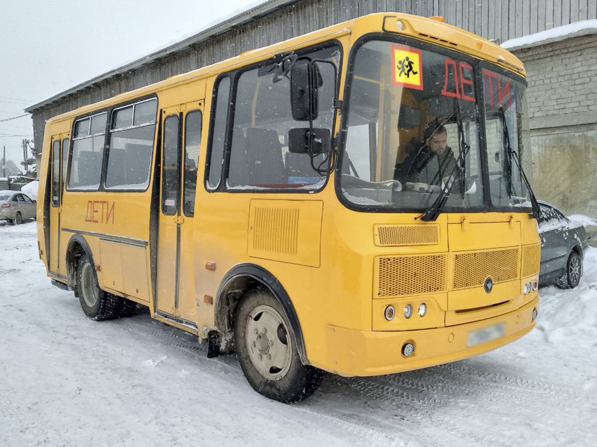 школьный автобус на установке